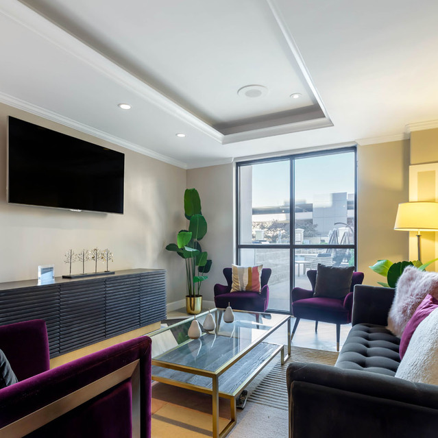 4550 Cherry Creek - Cozy Living Space With TV And Large Windows