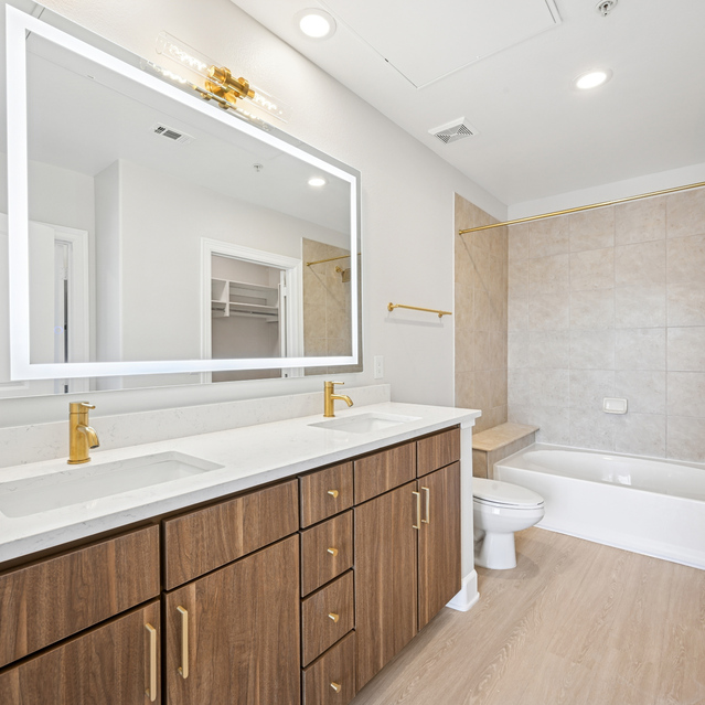 4550 Cherry Creek – Renovated Apartments in Denver – Bathroom