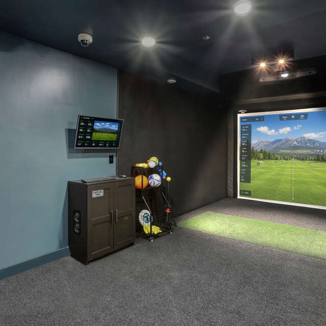 4550 Cherry Creek – Renovated Apartments in Denver – Golf Simulator